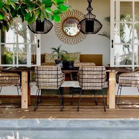 Serenity Luxurious Beachfront Villa & Spa With Private Infinity Pool, 8 Guests Gili Air Exterior photo