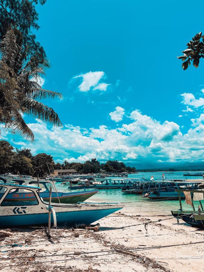 Serenity Luxurious Beachfront & With Private Infinity Pool, 8 Guests Gili Air