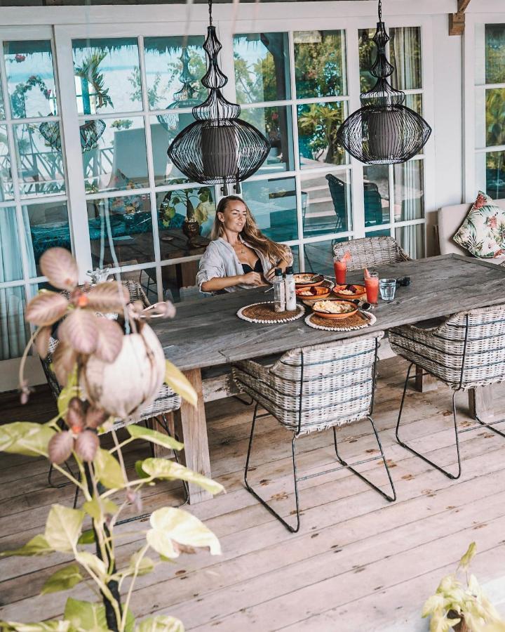 Serenity Luxurious Beachfront & With Private Infinity Pool, 8 Guests *