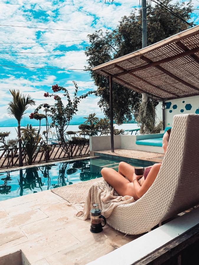 Serenity Luxurious Beachfront & With Private Infinity Pool, 8 Guests Villa Gili Air