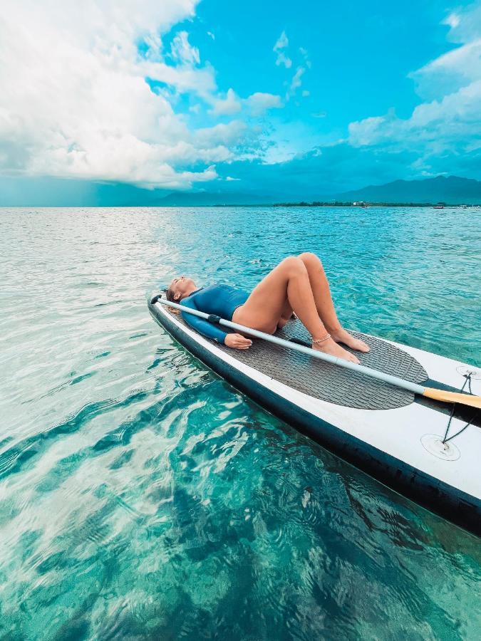 Serenity Luxurious Beachfront & With Private Infinity Pool, 8 Guests Gili Air