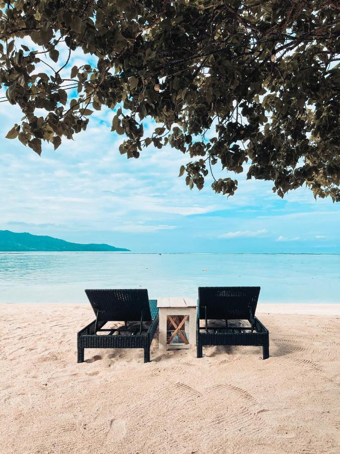 Serenity Luxurious Beachfront & With Private Infinity Pool, 8 Guests Villa Gili Air