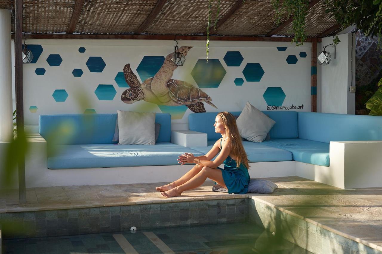 Serenity Luxurious Beachfront & With Private Infinity Pool, 8 Guests * Gili Air