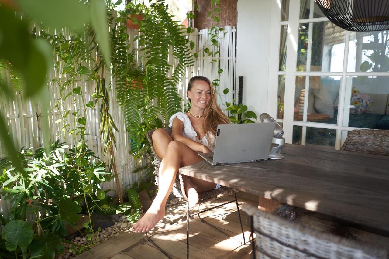 Villa Serenity Luxurious Beachfront & With Private Infinity Pool, 8 Guests *