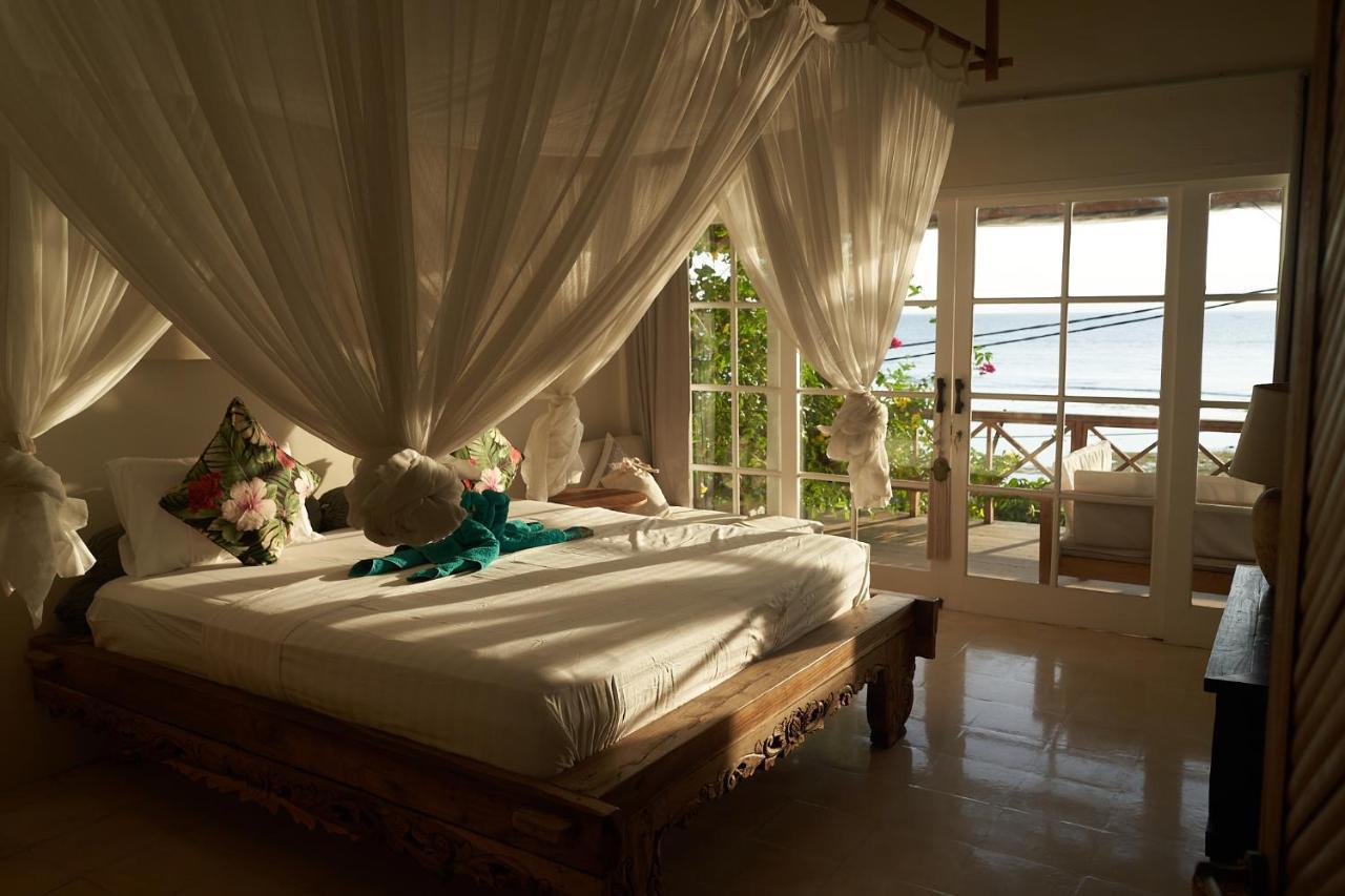 Villa Serenity Luxurious Beachfront & With Private Infinity Pool, 8 Guests