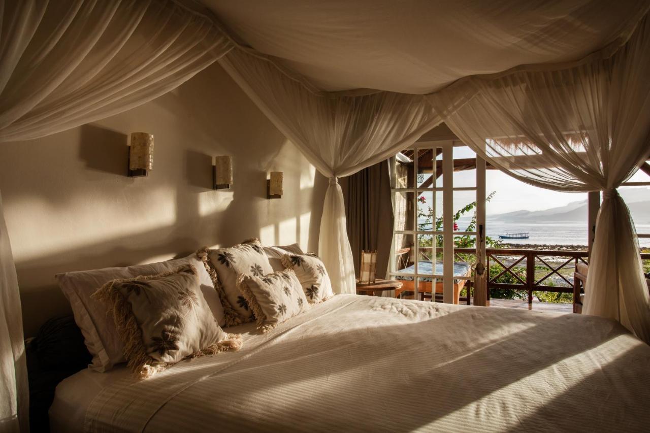 Villa Serenity Luxurious Beachfront & With Private Infinity Pool, 8 Guests Gili Air