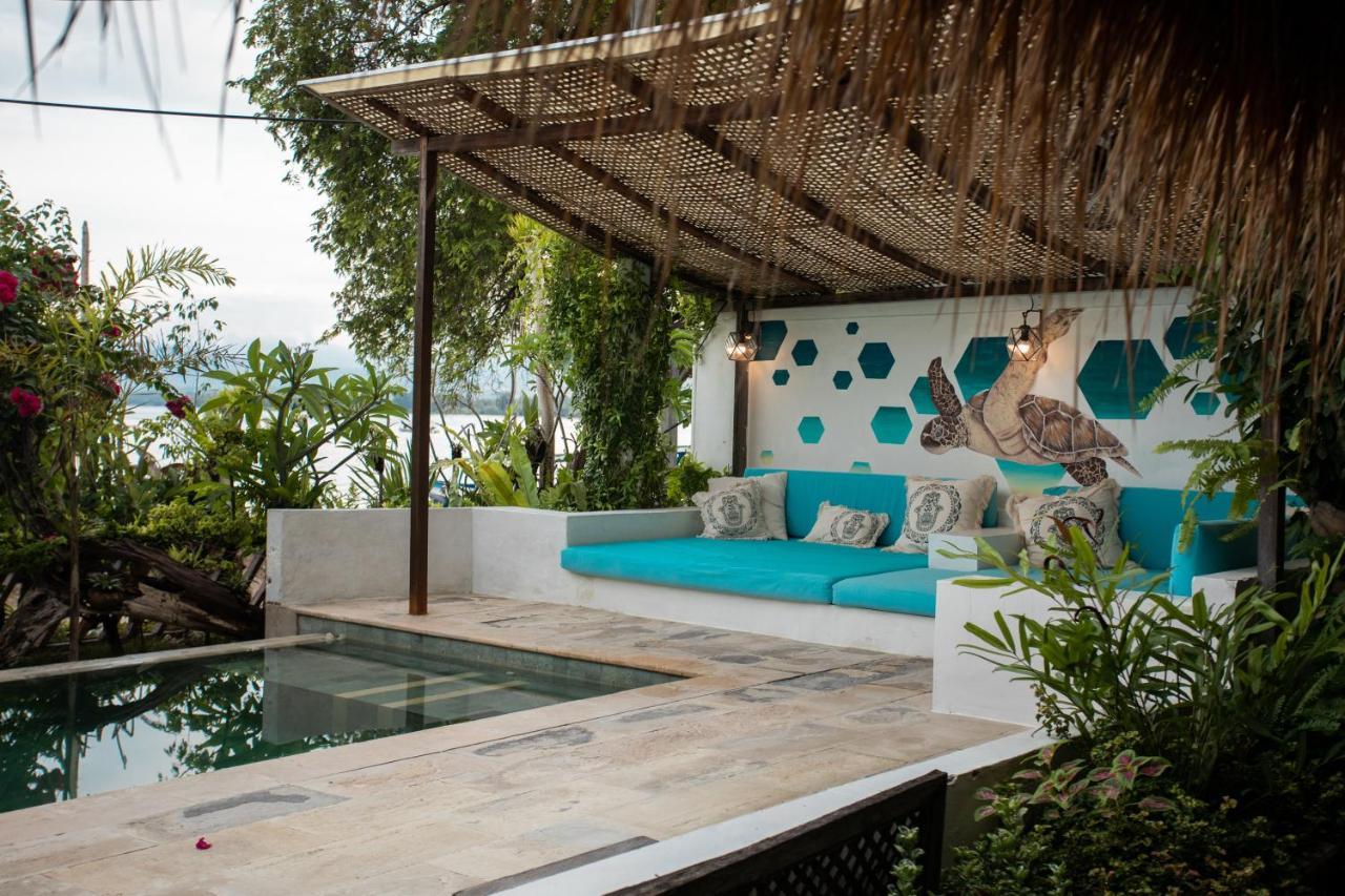 Serenity Luxurious Beachfront & With Private Infinity Pool, 8 Guests * Gili Air
