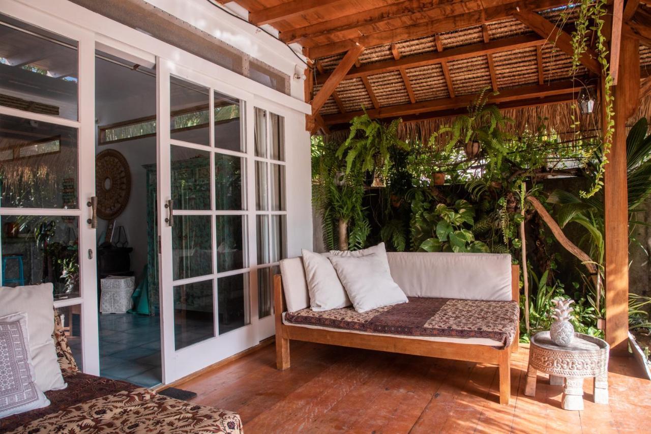 Villa Serenity Luxurious Beachfront & With Private Infinity Pool, 8 Guests Gili Air