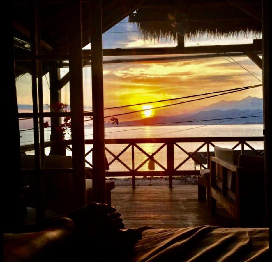 Villa Serenity Luxurious Beachfront & With Private Infinity Pool, 8 Guests *