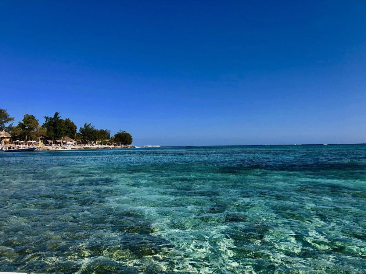 Serenity Luxurious Beachfront & With Private Infinity Pool, 8 Guests Gili Air